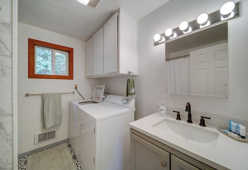 Cozy Worley Cabin W/ Lake Access + Gas Grill!