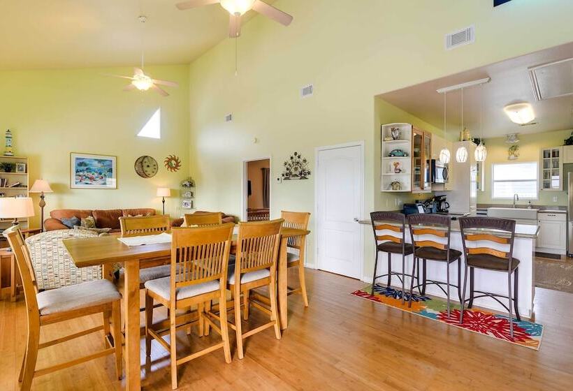 Walk To Sand: Home W/ Deck In Crystal Beach!