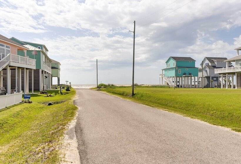 Walk To Sand: Home W/ Deck In Crystal Beach!