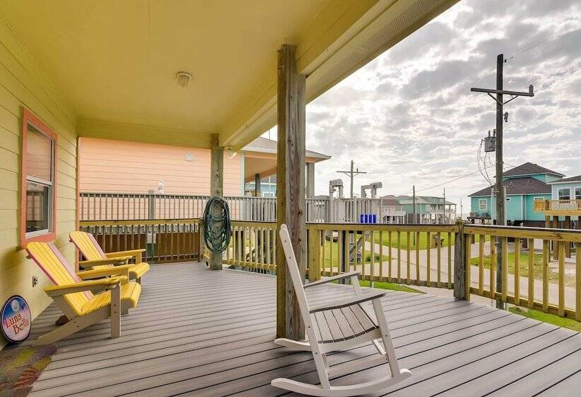 Walk To Sand: Home W/ Deck In Crystal Beach!