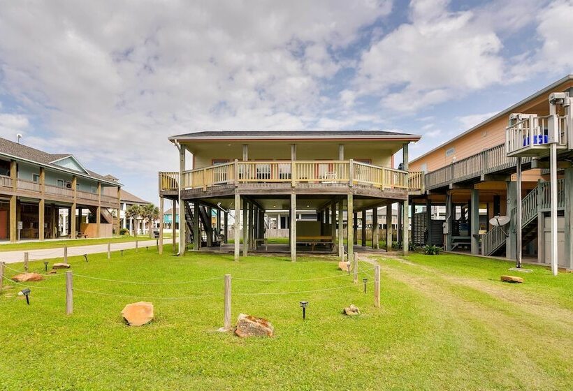 Walk To Sand: Home W/ Deck In Crystal Beach!