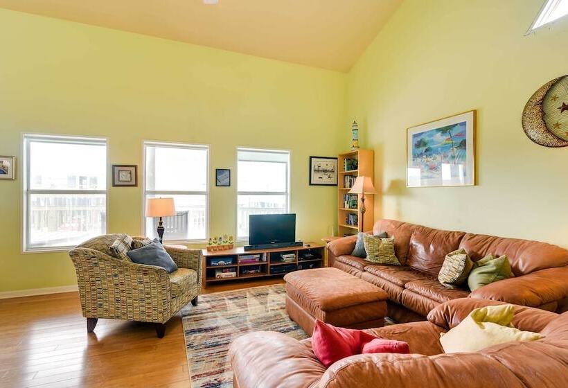 Walk To Sand: Home W/ Deck In Crystal Beach!