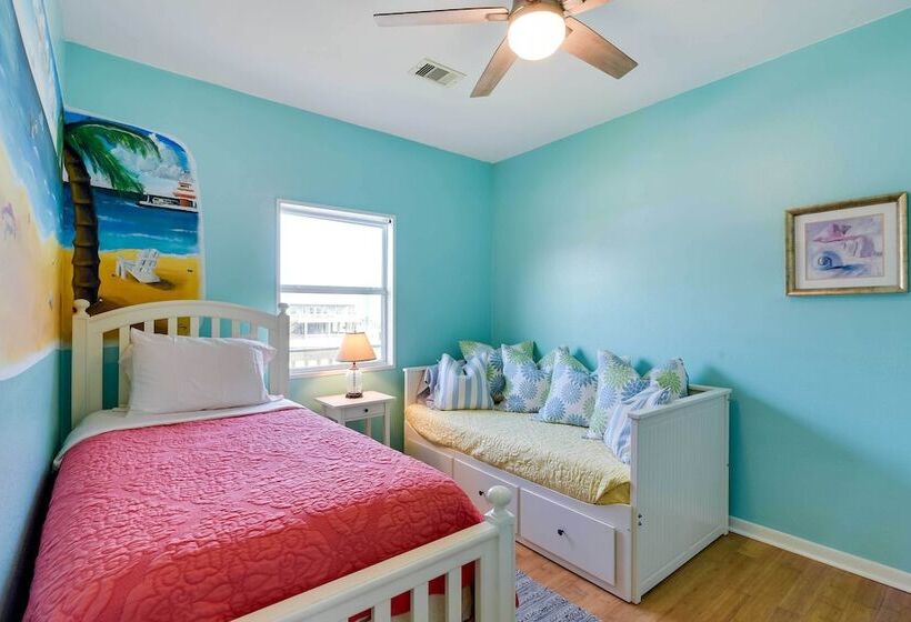 Walk To Sand: Home W/ Deck In Crystal Beach!