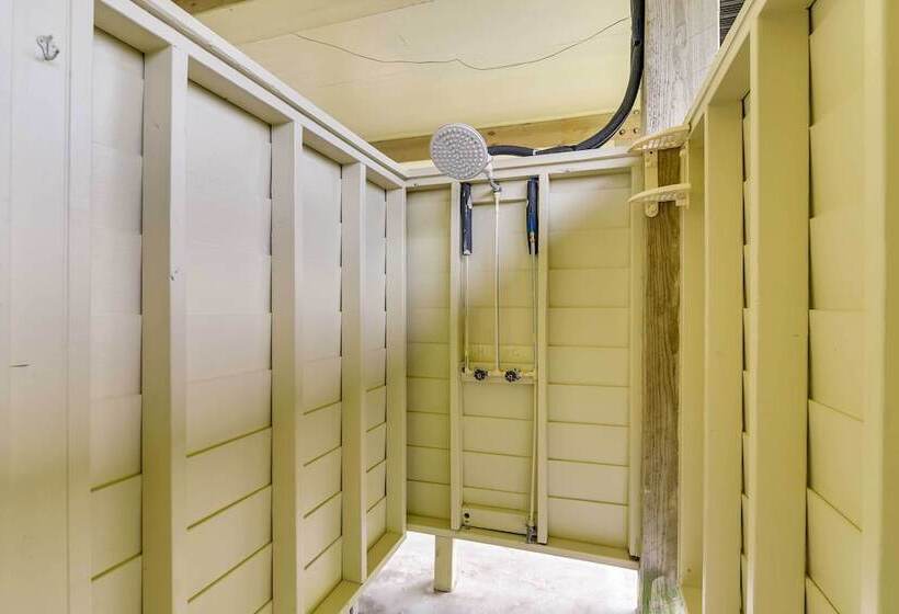 Walk To Sand: Home W/ Deck In Crystal Beach!