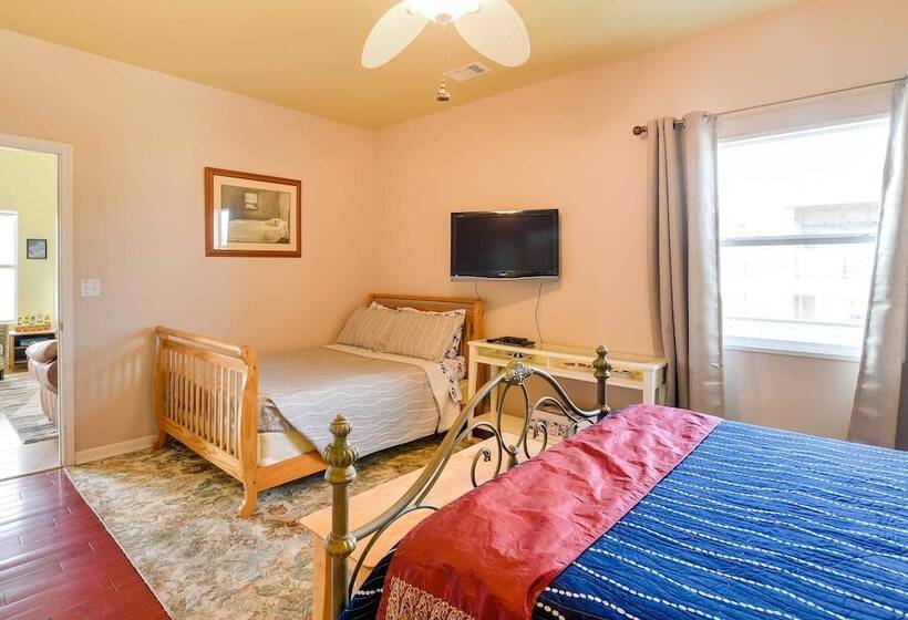 Walk To Sand: Home W/ Deck In Crystal Beach!