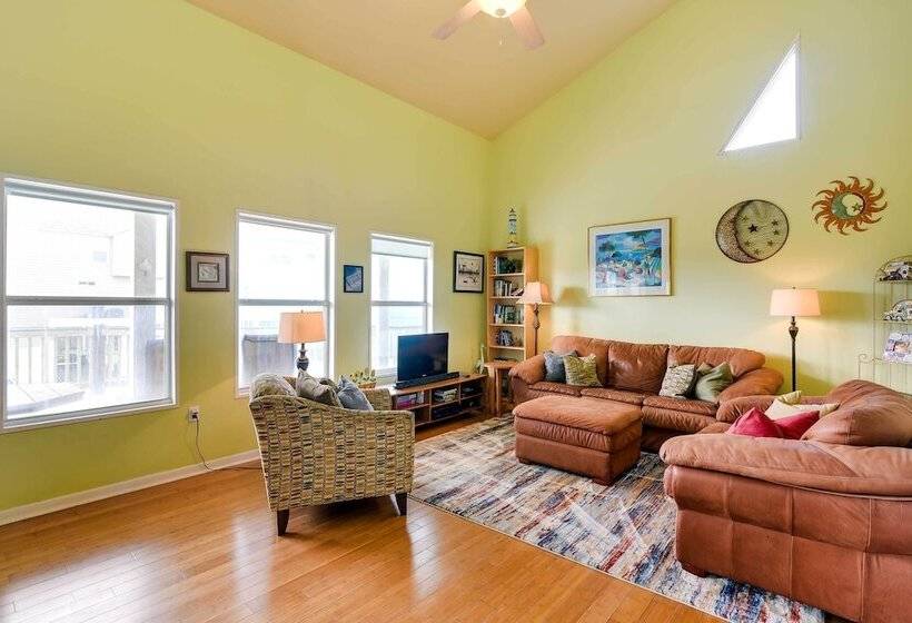 Walk To Sand: Home W/ Deck In Crystal Beach!