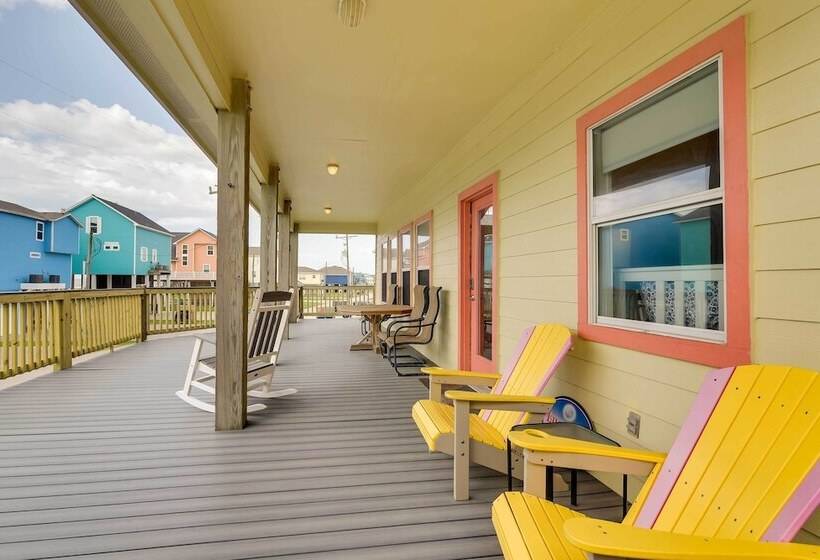 Walk To Sand: Home W/ Deck In Crystal Beach!