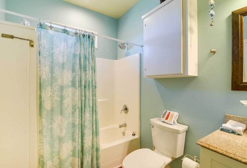 Walk To Sand: Home W/ Deck In Crystal Beach!