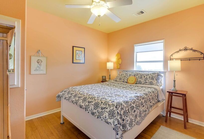 Walk To Sand: Home W/ Deck In Crystal Beach!