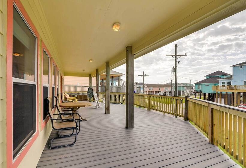 Walk To Sand: Home W/ Deck In Crystal Beach!