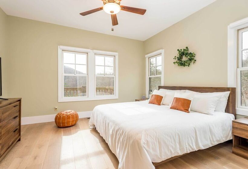 Game Room & Wraparound Decks: Cullowhee Home!