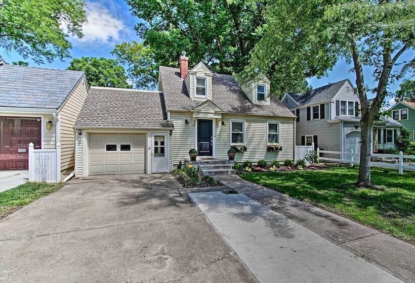 Cute Emporia House   Mins To Downtown & Esu!