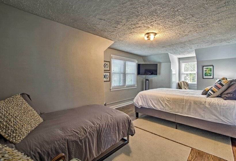 Cute Emporia House   Mins To Downtown & Esu!