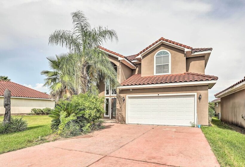 8 Mi To Kemah Boardwalk: Texas Gulf Home W/ Patio