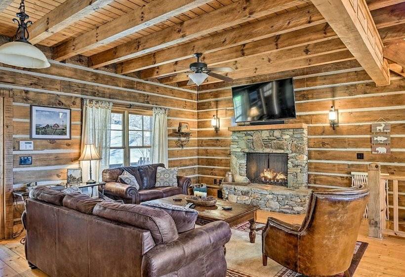 Hot Tub & Deck: Getaway Near Nantahala Gorge!