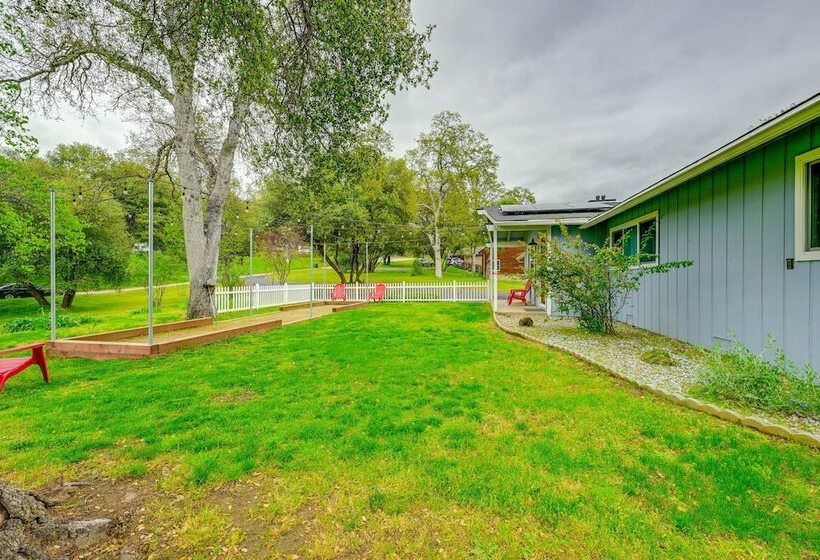 Dog Friendly Oakhurst Home: Walk To Downtown!