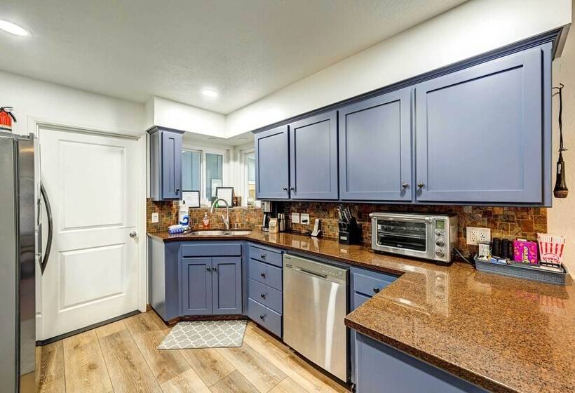 Dog Friendly Oakhurst Home: Walk To Downtown!