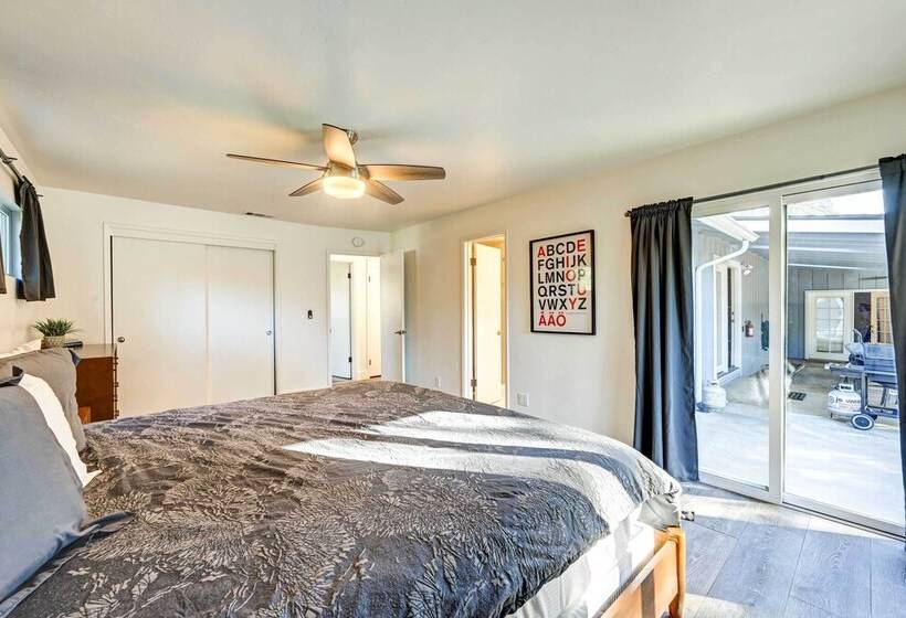 Dog Friendly Oakhurst Home: Walk To Downtown!