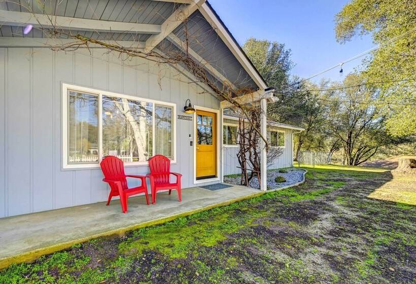 Dog Friendly Oakhurst Home: Walk To Downtown!