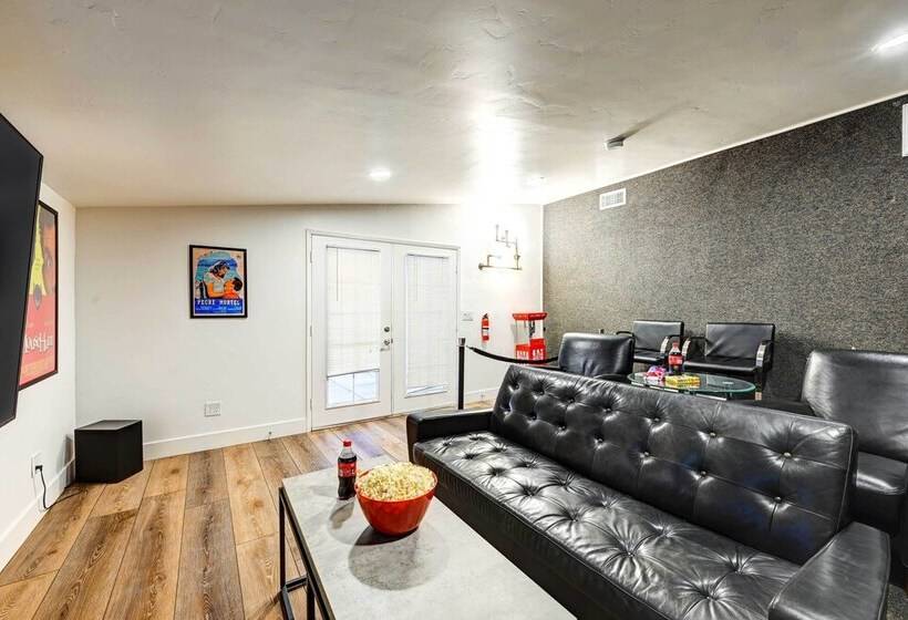 Dog Friendly Oakhurst Home: Walk To Downtown!