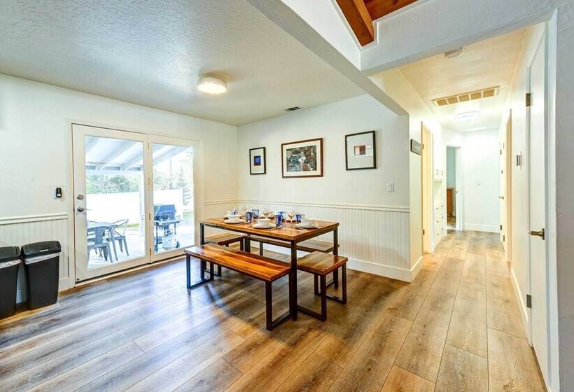 Dog Friendly Oakhurst Home: Walk To Downtown!