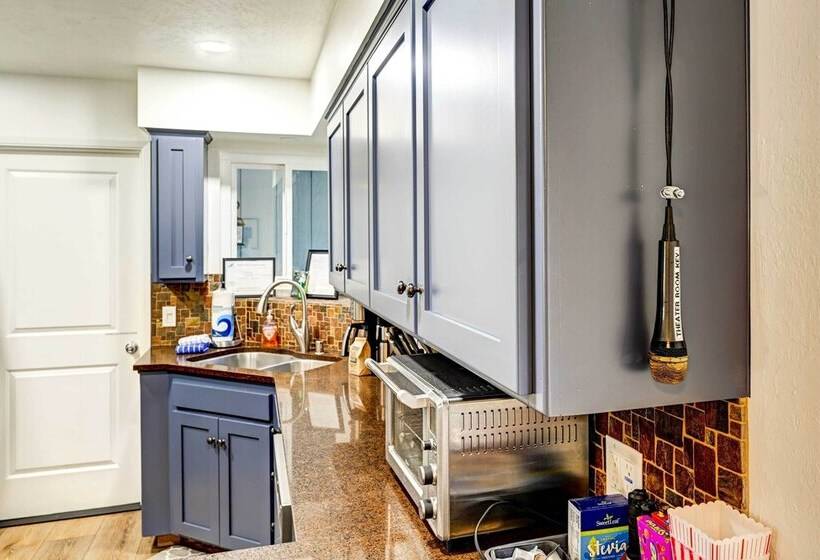 Dog Friendly Oakhurst Home: Walk To Downtown!