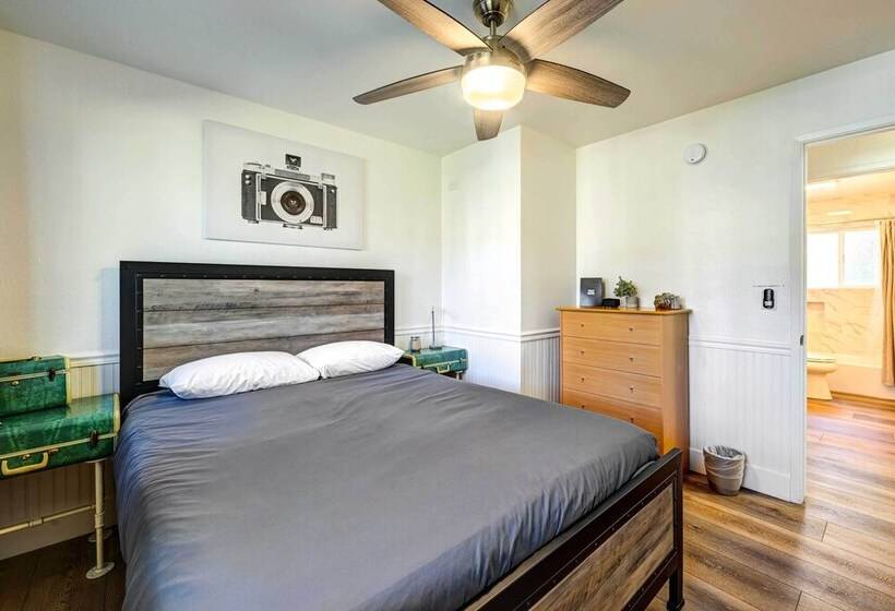 Dog Friendly Oakhurst Home: Walk To Downtown!