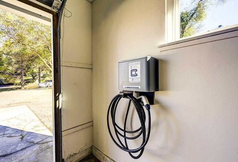 Dog Friendly Oakhurst Home: Walk To Downtown!