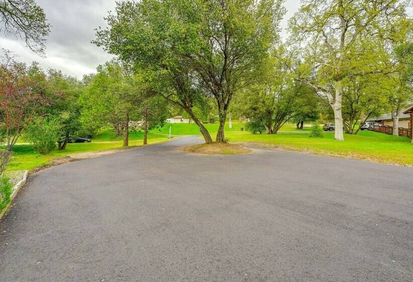 Dog Friendly Oakhurst Home: Walk To Downtown!