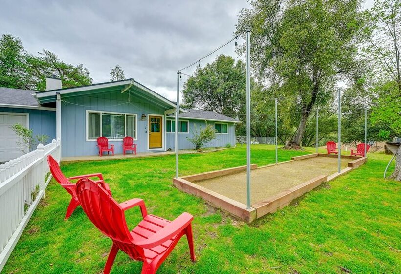 Dog Friendly Oakhurst Home: Walk To Downtown!