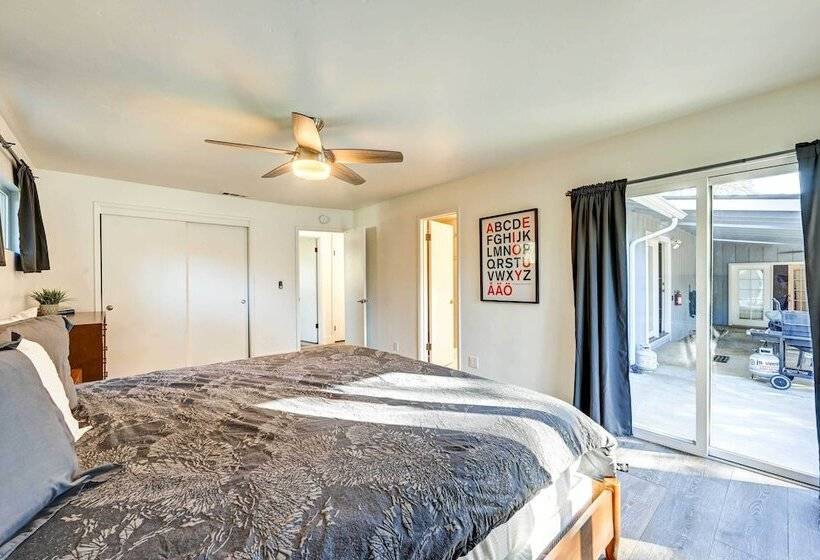 Dog Friendly Oakhurst Home: Walk To Downtown!