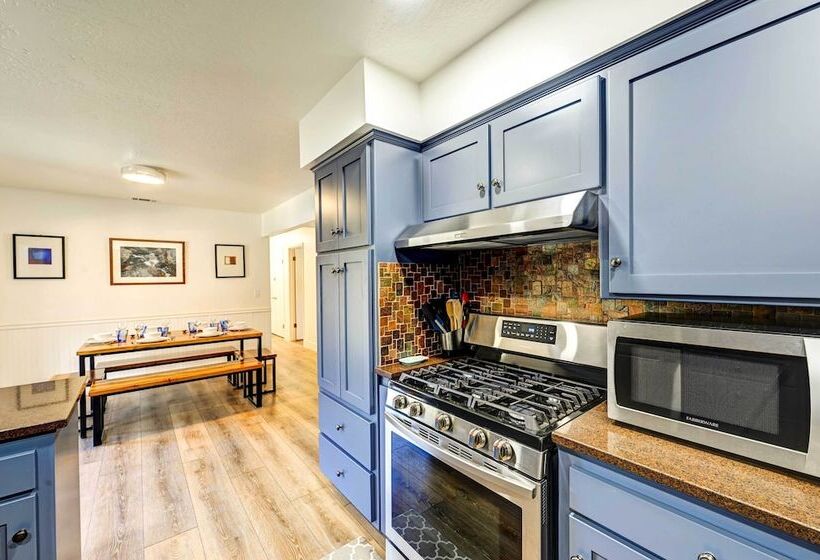 Dog Friendly Oakhurst Home: Walk To Downtown!