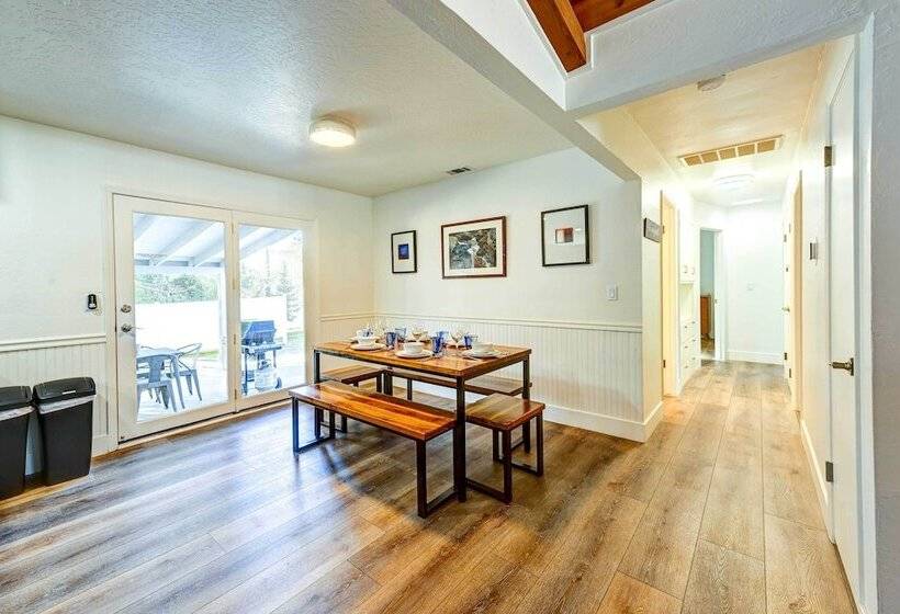 Dog Friendly Oakhurst Home: Walk To Downtown!