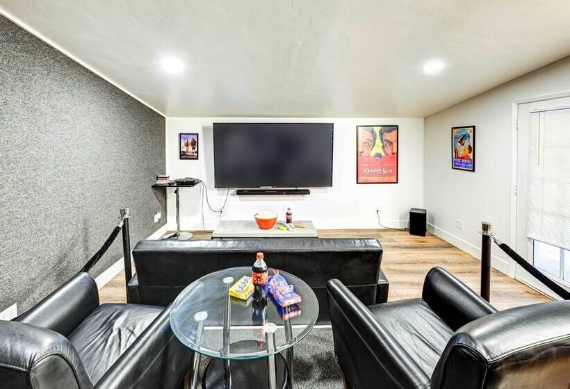 Dog Friendly Oakhurst Home: Walk To Downtown!