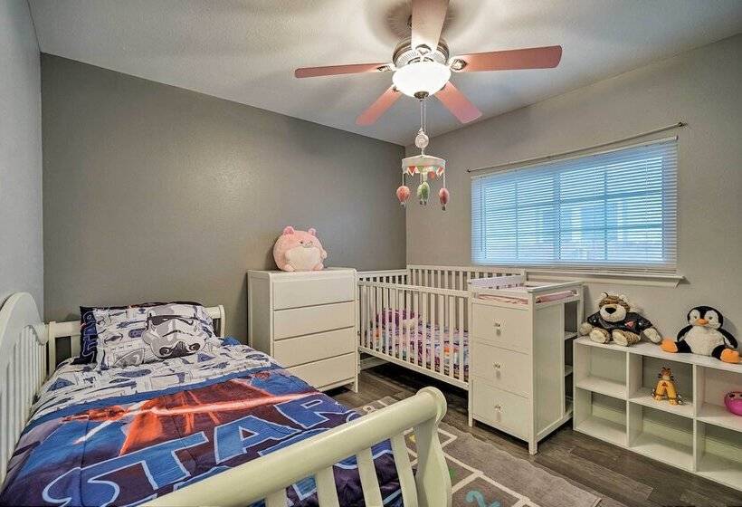 Dog Friendly Texas Retreat W/ Hot Tub, Patio & Bar