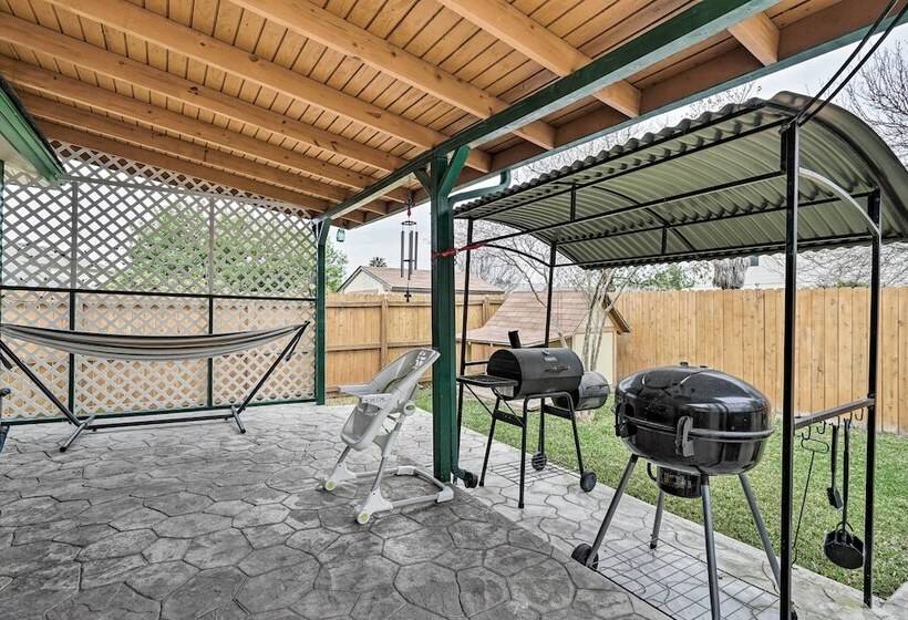 Dog Friendly Texas Retreat W/ Hot Tub, Patio & Bar