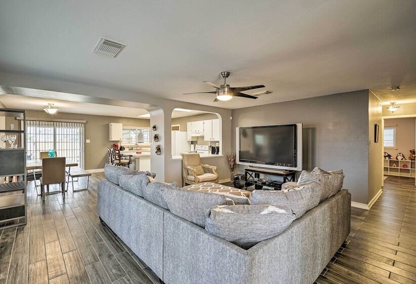 Dog Friendly Texas Retreat W/ Hot Tub, Patio & Bar