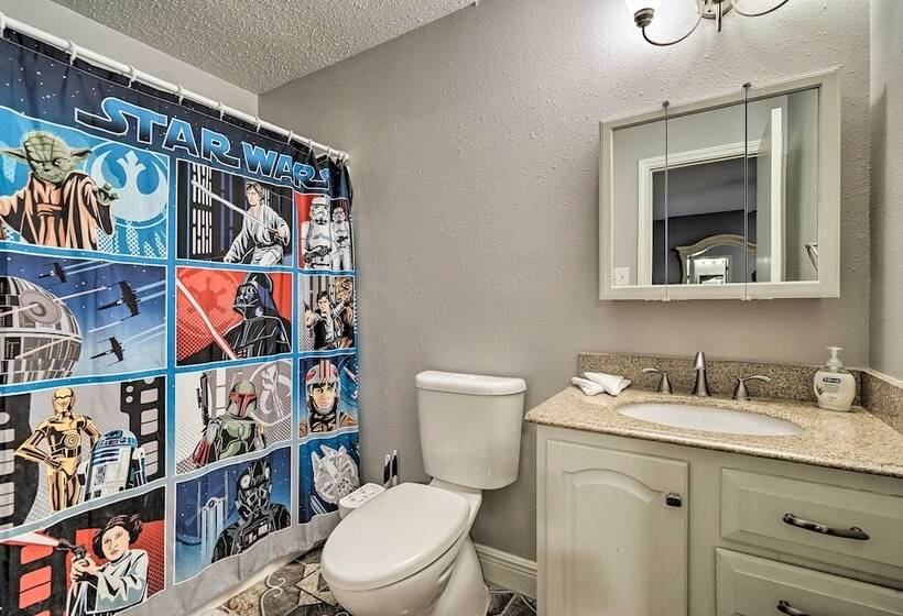 Dog Friendly Texas Retreat W/ Hot Tub, Patio & Bar