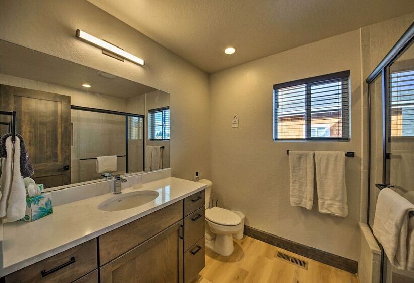 Dover Vacation Rental: Walk To Lake Pend!