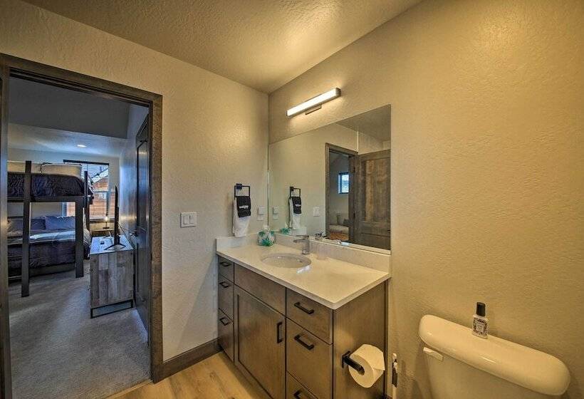 Dover Vacation Rental: Walk To Lake Pend!