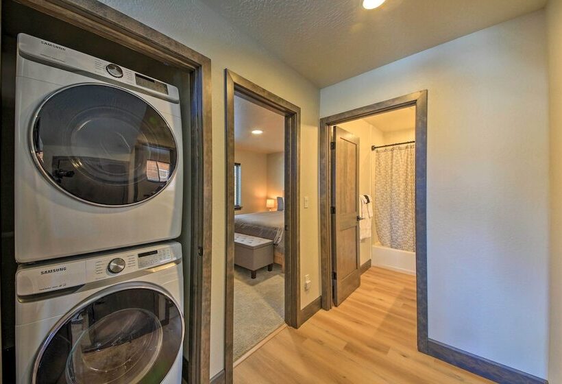 Dover Vacation Rental: Walk To Lake Pend!