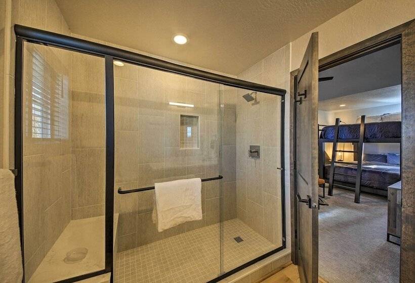 Dover Vacation Rental: Walk To Lake Pend!