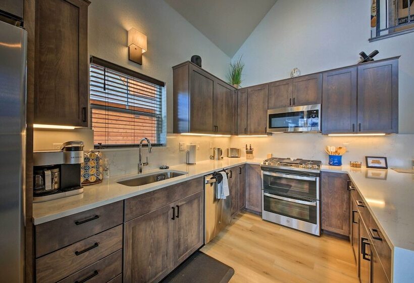 Dover Vacation Rental: Walk To Lake Pend!