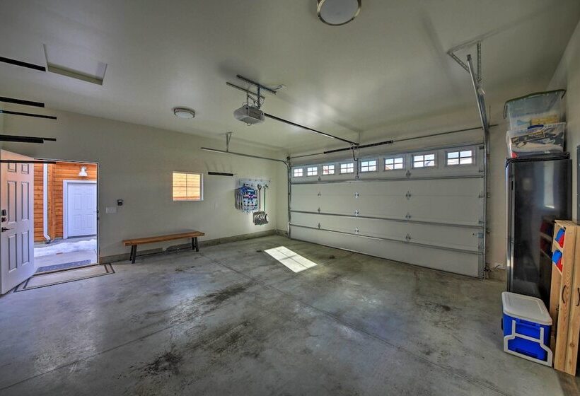 Dover Vacation Rental: Walk To Lake Pend!