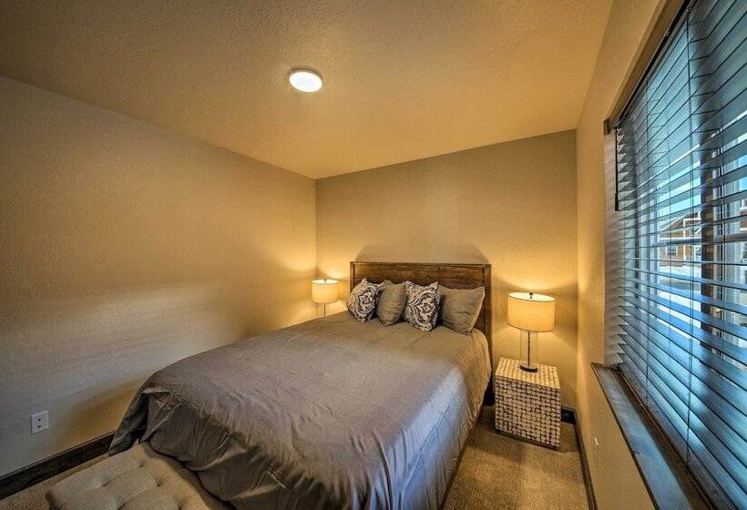 Dover Vacation Rental: Walk To Lake Pend!