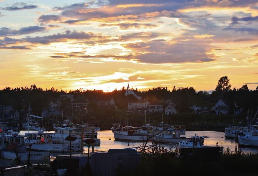 Dragonwood Castle  On Waterfront W/ Stunning View