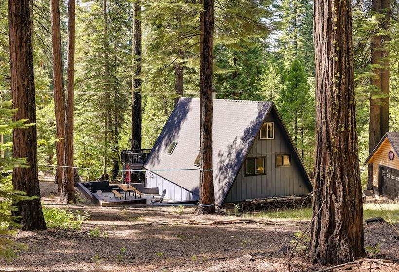 Decks, Grills + Fire Pit: Camp Connell Hideaway!