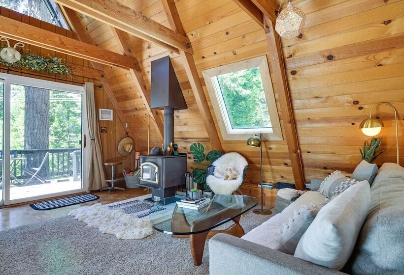 Decks, Grills + Fire Pit: Camp Connell Hideaway!