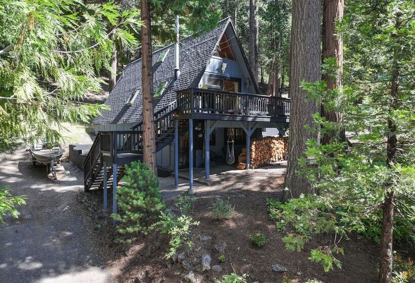 Decks, Grills + Fire Pit: Camp Connell Hideaway!