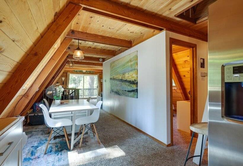 Decks, Grills + Fire Pit: Camp Connell Hideaway!